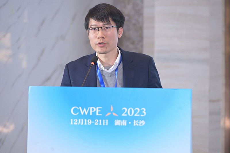 湖南省银峰新能源有限公司电堆生产部部长刘俊发表《全钒液流电池支撑新能源发展》演讲