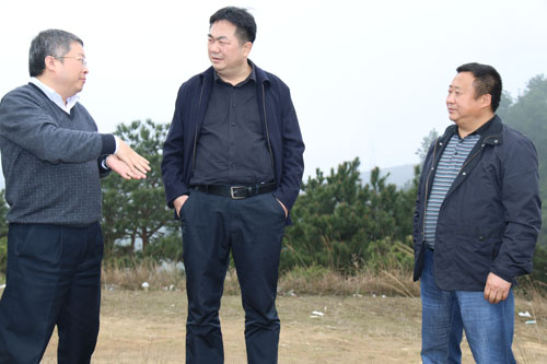 贵州黔东南州领导带领投资客商到黄平县实地考察风力发电项目